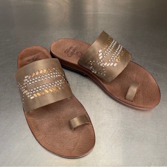 Calleen Cordero “Fonda” metallic leather sandals. New in original box. - Picture 3 of 9